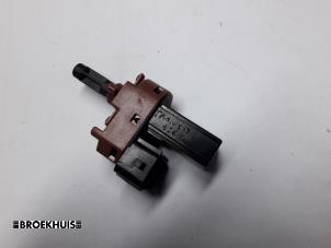 Used Clutch switch Ford Transit 2.0 TDCi 16V Price € 12,10 Inclusive VAT offered by Autobedrijf Broekhuis B.V.