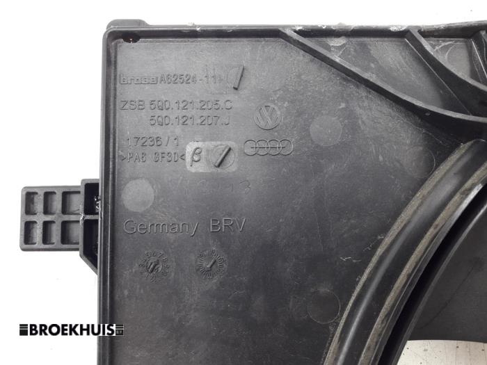 Motor de aleta de refrigeración de un Volkswagen Golf VII Variant (AUVV) 2.0 TDI 150 16V 2014