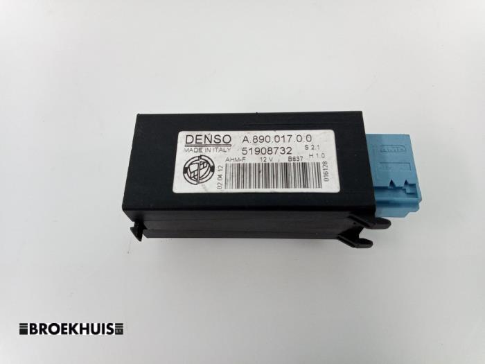 Używane Modul climatronic Fiat Punto Evo (199) 1.3 JTD Multijet Start&Stop 16V Cena € 20,00 Procedura marży oferowane przez Autobedrijf Broekhuis B.V.