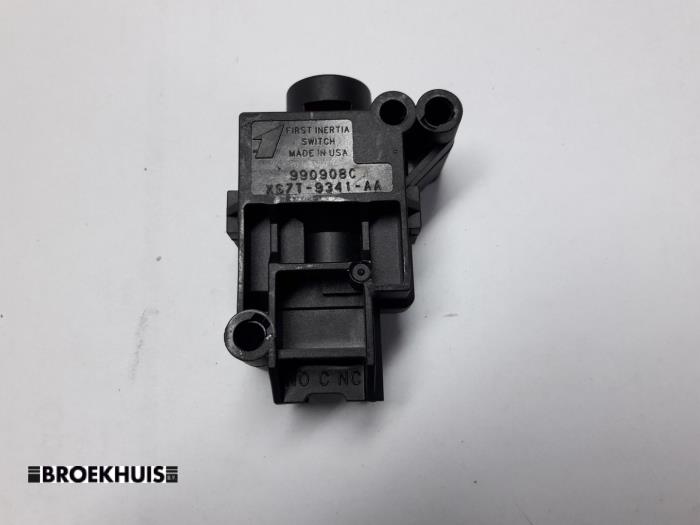 Używane Przelacznik Ford Ka I 1.3i Cena € 7,50 Procedura marży oferowane przez Autobedrijf Broekhuis B.V.