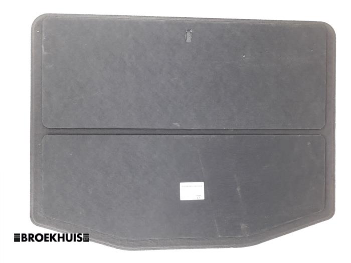 Boot mat from a Mazda CX-30 (DM) 2.0 e-SkyActiv X 186 16V 2021