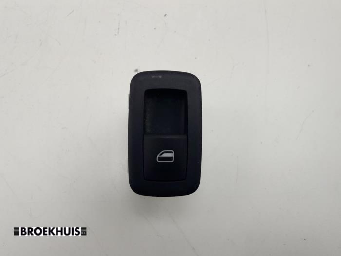 Usados Interruptor de ventanilla eléctrica Chrysler Pacifica 3.6 V6 24V Precio € 30,00 Norma de margen ofrecido por Autobedrijf Broekhuis B.V.