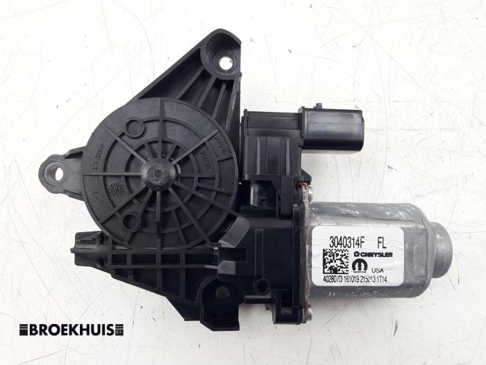 Usados Motor de ventanilla de puerta Chrysler Pacifica 3.6 V6 24V Precio € 45,00 Norma de margen ofrecido por Autobedrijf Broekhuis B.V.