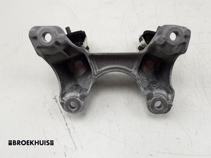 Gearbox mount from a BMW 3 serie (F30) 320i 2.0 16V 2018