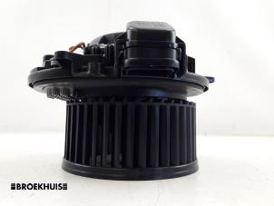 Usados Motor de ventilador de calefactor BMW 3 serie (F30) 320i 2.0 16V Precio € 35,00 Norma de margen ofrecido por Autobedrijf Broekhuis B.V.