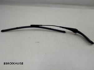 Used Front wiper arm BMW 3 serie (F30) 320i 2.0 16V Price € 20,00 Margin scheme offered by Autobedrijf Broekhuis B.V.