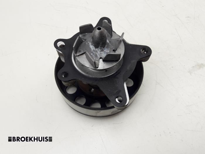 Begagnade Vattenpump Hyundai iX35 (LM) 1.6 GDI 16V Pris € 35,00 Marginaltabell erbjuds av Autobedrijf Broekhuis B.V.
