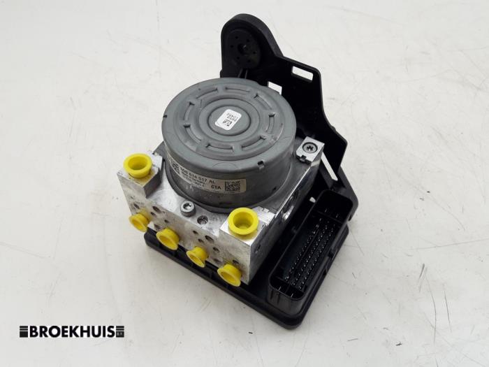 Begagnade ABS-pump Volkswagen Golf VII (AUA) 1.4 GTE 16V Pris € 75,00 Marginaltabell erbjuds av Autobedrijf Broekhuis B.V.