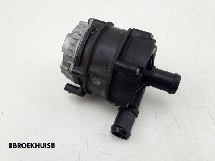 Begagnade Vattenpump Volkswagen Golf VII (AUA) 1.4 GTE 16V Pris € 25,00 Marginaltabell erbjuds av Autobedrijf Broekhuis B.V.