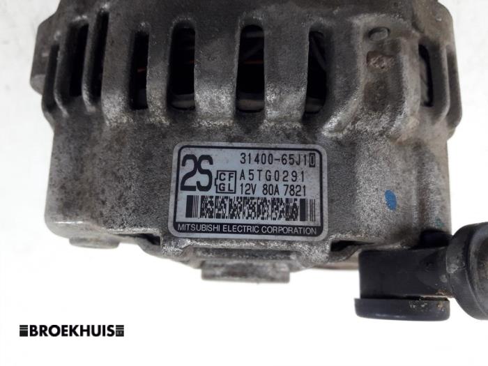 Dynamo van een Suzuki Grand Vitara II (JT) 2.0 16V 2008