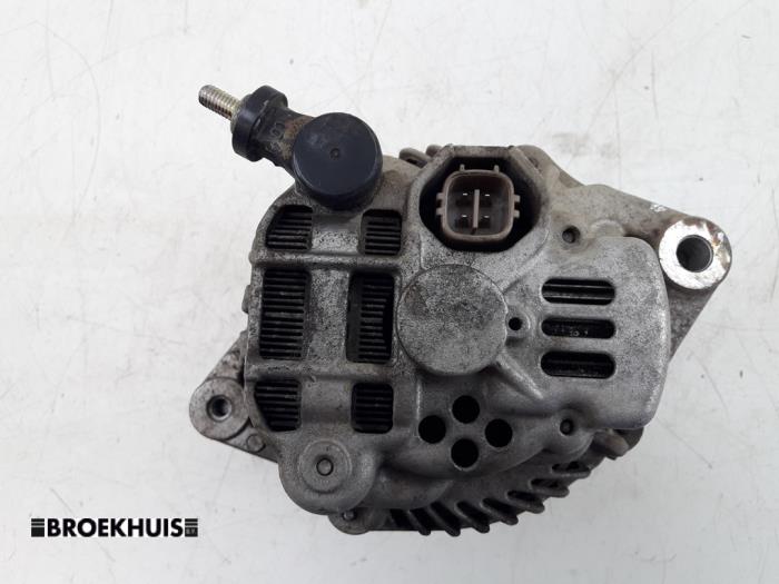 Dynamo van een Suzuki Grand Vitara II (JT) 2.0 16V 2008