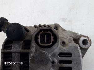 Dynamo van een Suzuki Grand Vitara II (JT) 2.0 16V 2008