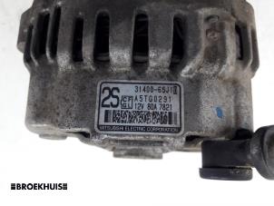 Dynamo van een Suzuki Grand Vitara II (JT) 2.0 16V 2008