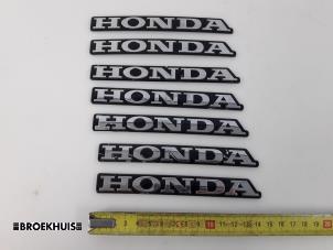 Używane Emblemat Honda Civic (FA/FD) Cena € 15,00 Procedura marży oferowane przez Autobedrijf Broekhuis B.V.
