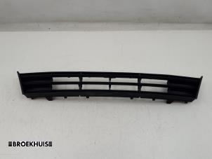 Used Front bumper, central component BMW 5 serie Touring (F11) 520d 16V Price € 25,00 Margin scheme offered by Autobedrijf Broekhuis B.V.
