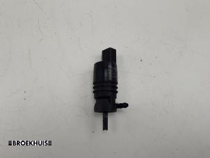 Used Rear screen washer pump BMW 5 serie Touring (F11) 520d 16V Price € 10,00 Margin scheme offered by Autobedrijf Broekhuis B.V.