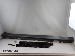 Used Side skirt, right BMW 5 serie Touring (F11) 520d 16V Price on request offered by Autobedrijf Broekhuis B.V.