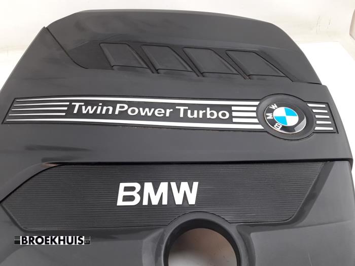 Cache sous moteur d'un BMW 5 serie Touring (F11) 520d 16V 2014
