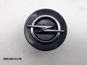 Usados Embellecedor de buje Opel Corsa F (UB/UH/UP) Electric 50kWh Precio € 15,00 Norma de margen ofrecido por Autobedrijf Broekhuis B.V.