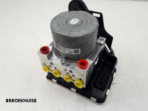Usagé Pompe ABS Skoda Karoq 1.5 TSI 16V Prix € 250,00 Règlement à la marge proposé par Autobedrijf Broekhuis B.V.