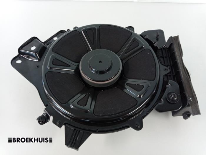 Używane Subwoofer Polestar Polestar 2 78kWh Long Range Dual Motor Cena € 80,00 Procedura marży oferowane przez Autobedrijf Broekhuis B.V.