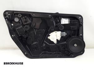 Używane Mechanizm szyby lewej przedniej wersja 4-drzwiowa Mercedes GLA AMG (156.9) 2.0 45 AMG Turbo 16V Cena € 45,00 Procedura marży oferowane przez Autobedrijf Broekhuis B.V.