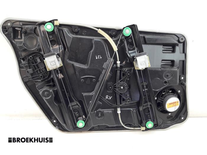 Window mechanism 4-door, front right from a Mercedes-AMG GLA AMG (156.9) 2.0 45 AMG Turbo 16V 2015