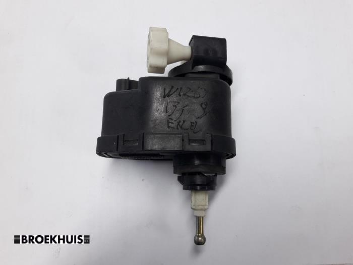Używane Silnik reflektora Hyundai Accent II/Excel II/Pony 1.3i 12V Cena € 10,00 Procedura marży oferowane przez Autobedrijf Broekhuis B.V.