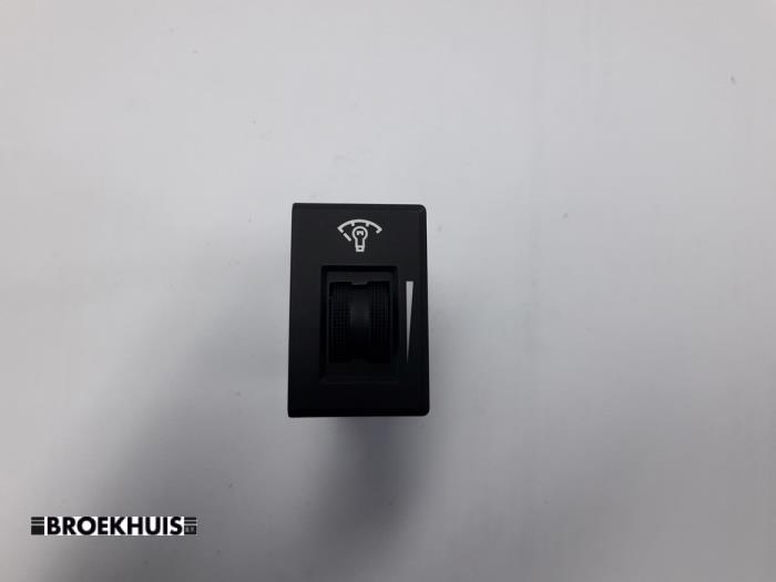 Usados Interruptor Hyundai i20 1.2i 16V Precio € 15,00 Norma de margen ofrecido por Autobedrijf Broekhuis B.V.