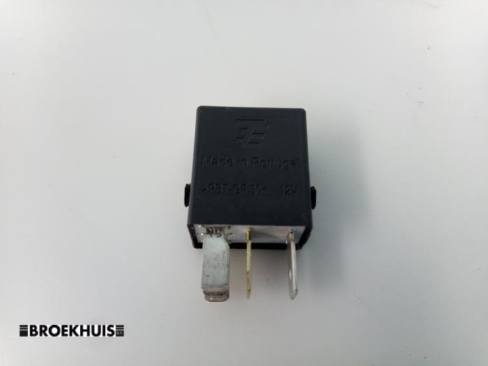 Relay from a Volkswagen Transporter T6 2.0 TDI 150 2020