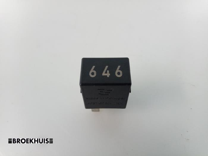 Begagnade Relä Volkswagen Transporter T6 2.0 TDI 150 Pris € 6,05 Inklusive moms erbjuds av Autobedrijf Broekhuis B.V.