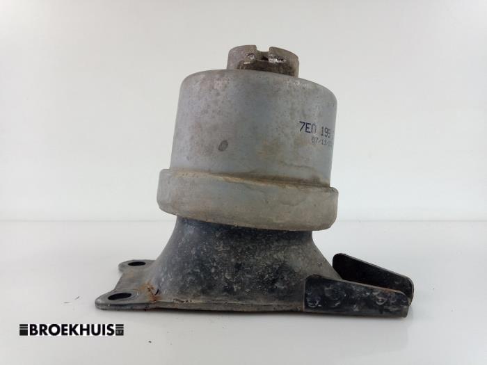 Used Engine mount Volkswagen Transporter T6 2.0 TDI 150 Price € 36,30 Inclusive VAT offered by Autobedrijf Broekhuis B.V.
