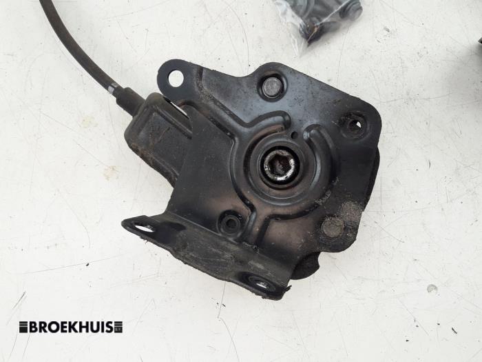 Spare wheel lift mechanism from a Renault Master IV (MA/MB/MC/MD/MH/MF/MG/MH) 2.3 dCi 135 16V FWD 2020