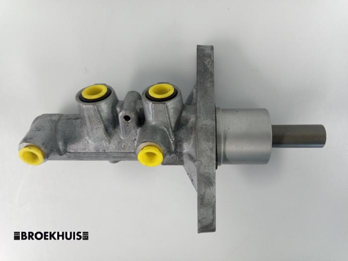 Master cylinder from a Renault Master IV (MA/MB/MC/MD/MH/MF/MG/MH) 2.3 dCi 135 16V FWD 2020