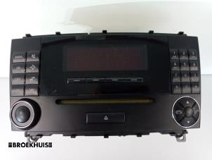 Used Radio Mercedes CLK Price € 100,00 Margin scheme offered by Autobedrijf Broekhuis B.V.