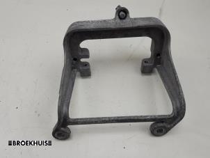 Used Gearbox mount Opel Movano 2.3 CDTi 16V FWD Price € 42,35 Inclusive VAT offered by Autobedrijf Broekhuis B.V.