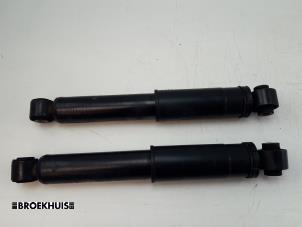 Used Shock absorber kit Opel Movano 2.3 CDTi 16V FWD Price on request offered by Autobedrijf Broekhuis B.V.