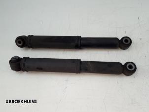 Used Shock absorber kit Renault Master IV (MA/MB/MC/MD/MH/MF/MG/MH) 2.3 dCi 135 16V FWD Price on request offered by Autobedrijf Broekhuis B.V.