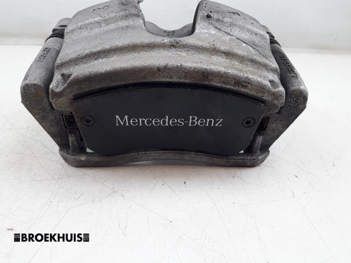 Front brake calliper, right from a Mercedes-Benz GLB (247.6) 1.3 GLB-200 Turbo 16V 2023