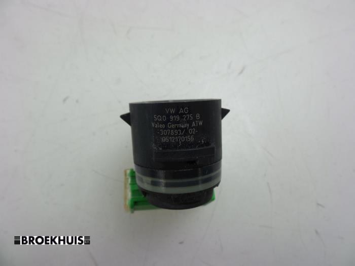 PDC Sensor from a Audi A4 (B9) 2.0 T MHEV 16V 2018
