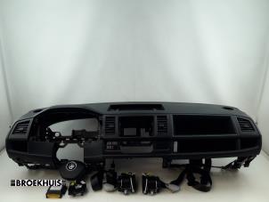 Usados Juego y módulo de airbag Volkswagen Transporter T6 2.0 TDI 150 Precio € 1.512,50 IVA incluido ofrecido por Autobedrijf Broekhuis B.V.