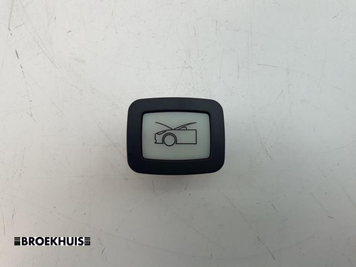 Używane Przelacznik Tesla Model 3 Long Range AWD 75 kWh Cena € 20,00 Procedura marży oferowane przez Autobedrijf Broekhuis B.V.