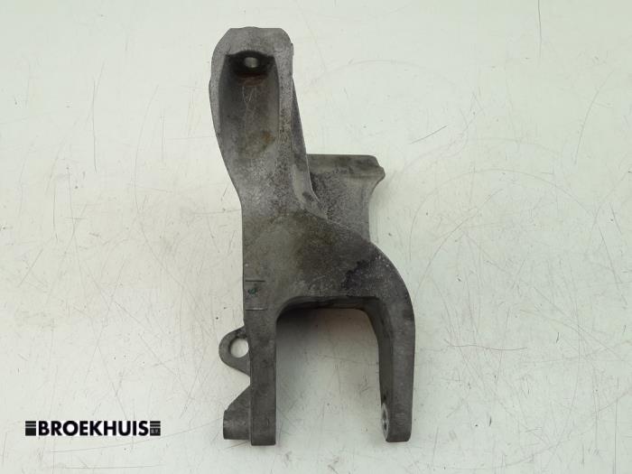 Used Engine mount Volkswagen Transporter T6 2.0 TDI 150 Price € 30,25 Inclusive VAT offered by Autobedrijf Broekhuis B.V.