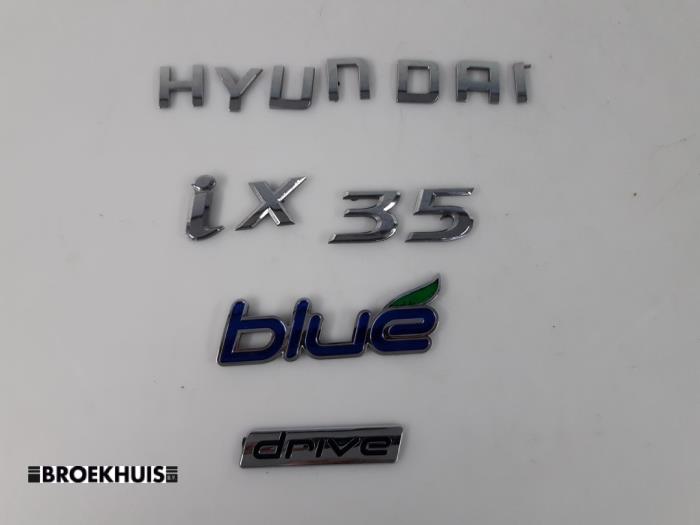 Używane Emblemat Hyundai iX35 (LM) 2.0 16V Cena € 10,00 Procedura marży oferowane przez Autobedrijf Broekhuis B.V.