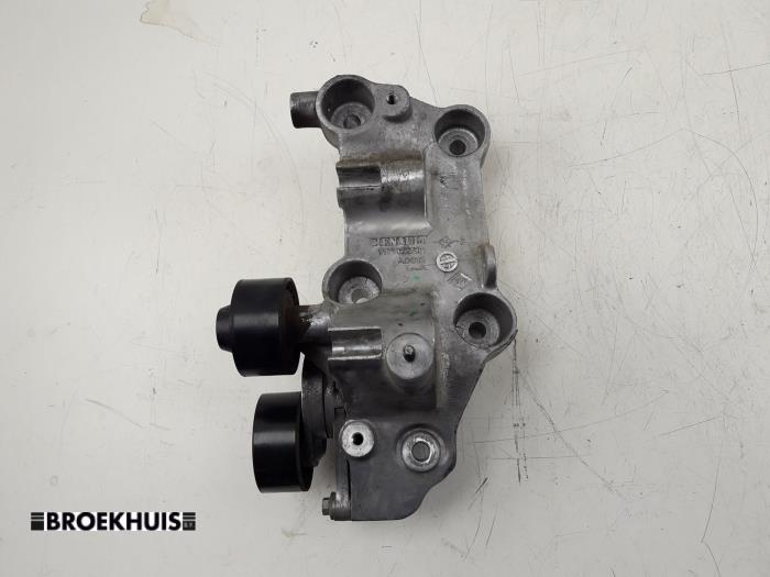 Usagé Support dynamo bas Renault Master III (MA/MB/MC/MD/MH/MF/MG/MH) 2.3 dCi 135 16V FWD Prix € 54,45 Prix TTC proposé par Autobedrijf Broekhuis B.V.
