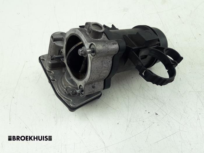 Throttle body from a BMW 5 serie Touring (F11) 520d 16V 2014