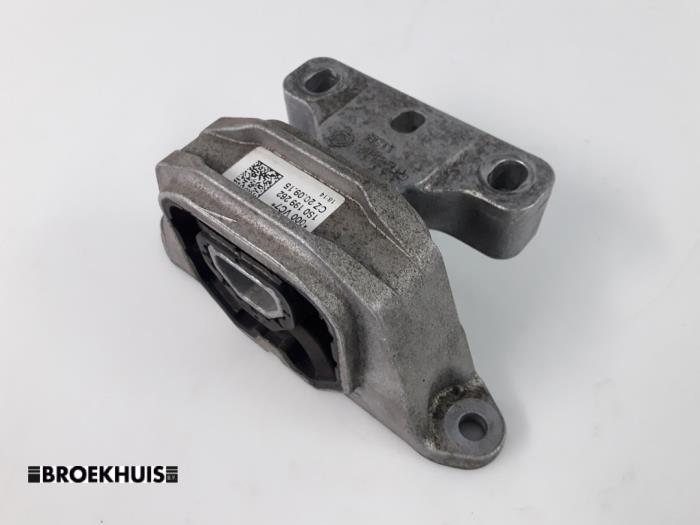 Usagé Support moteur Volkswagen Up! (121) 1.0 12V 60 Prix € 20,00 Règlement à la marge proposé par Autobedrijf Broekhuis B.V.