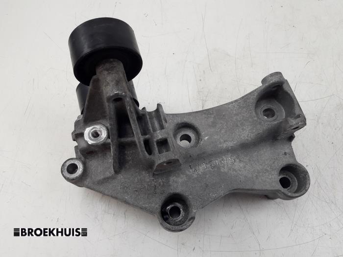 Usagé Support dynamo bas Opel Vivaro 1.6 CDTi BiTurbo 125 Euro 6 Prix € 54,45 Prix TTC proposé par Autobedrijf Broekhuis B.V.