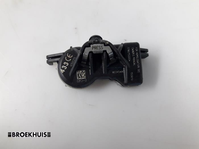 Begagnade Däcktryckssensor Mitsubishi Space Star (A0) 1.0 12V Pris € 20,00 Marginaltabell erbjuds av Autobedrijf Broekhuis B.V.