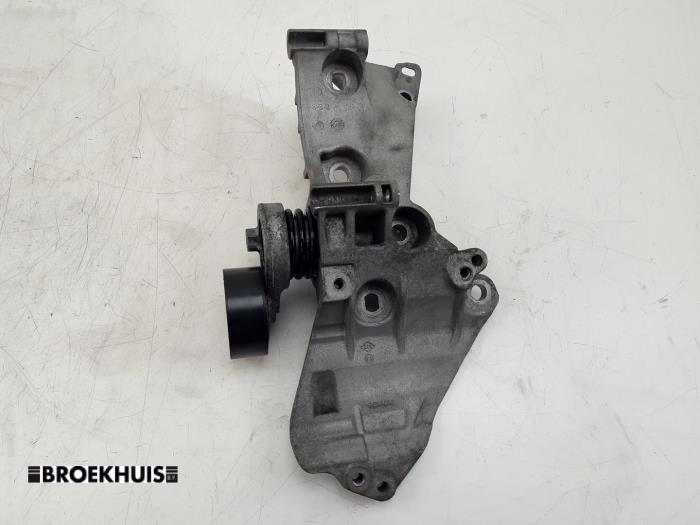 Usagé Support dynamo bas Mercedes Citan (415.6) 1.5 109 CDI Prix € 60,50 Prix TTC proposé par Autobedrijf Broekhuis B.V.